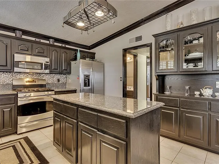 1209 Wind Ridge Dr — Photo 24