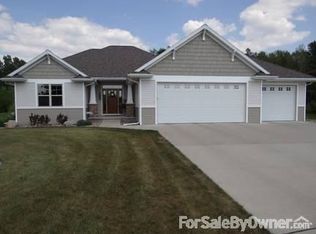 2772 Harbor Cove Ln, Suamico, WI 54313