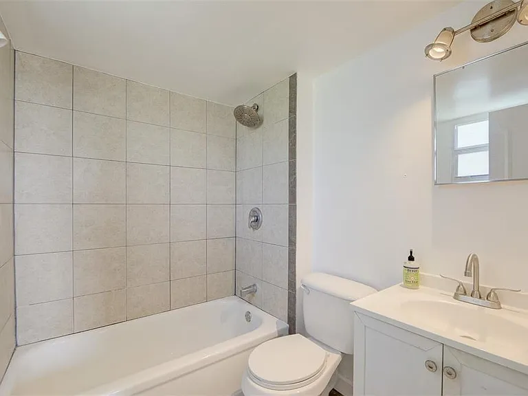 113 Royal Park Dr #1H — Photo 17
