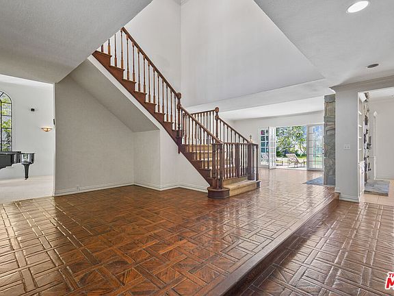 3rd image of 10178 Baywood Ct