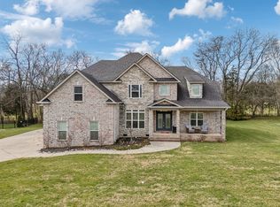 2049 Martins Bend Dr, La Vergne, TN 37086