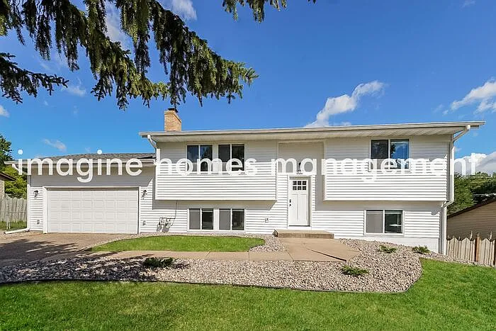 4 bed, 2.0 bath, 2000 sqft, $2,999 — Photo 1