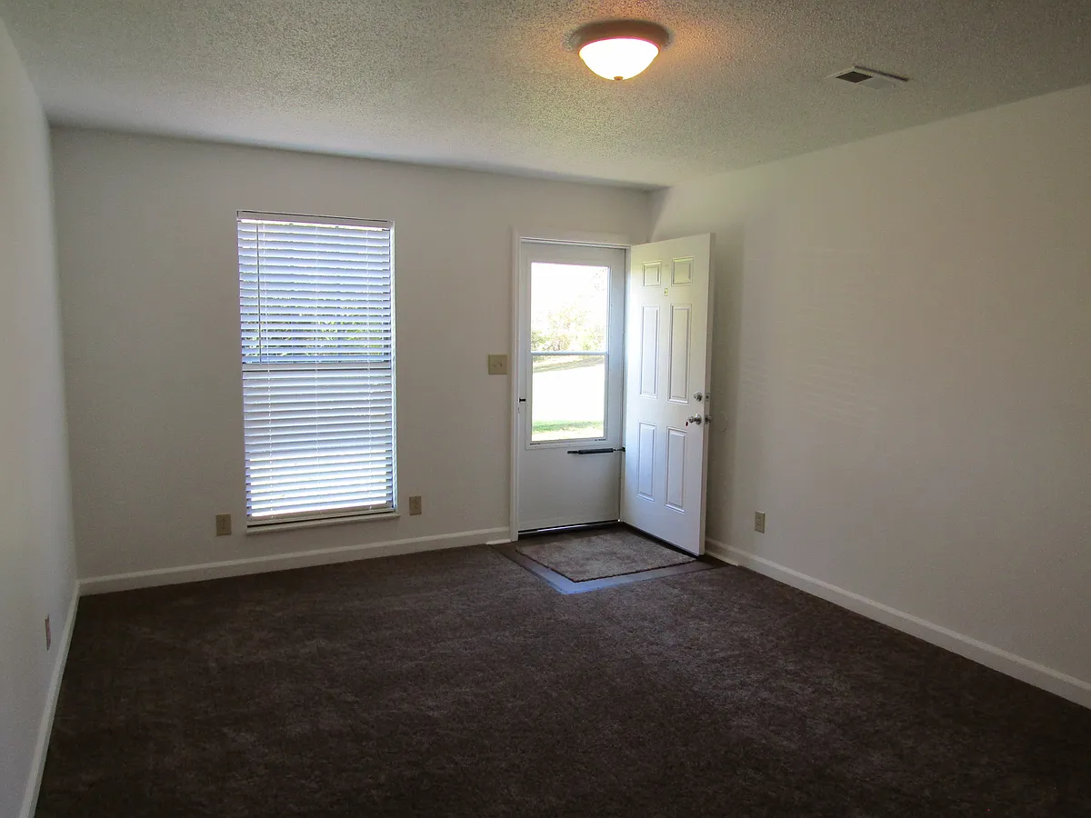 Building Photo - 144 Mason St #3