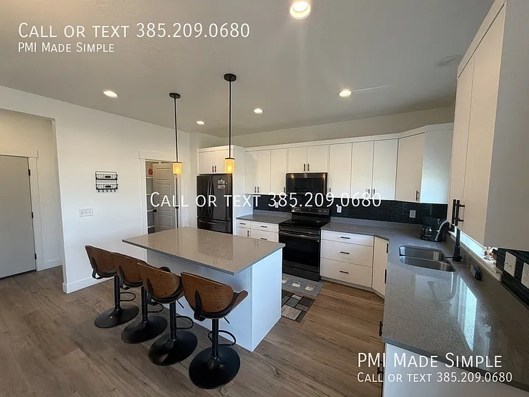3621 N Sparrow Ln — Photo 2