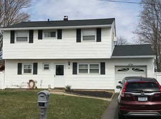 5 Orchid Rd, East Patchogue, NY 11772
