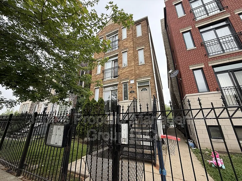 Building Photo - 3112 W Monroe St #1