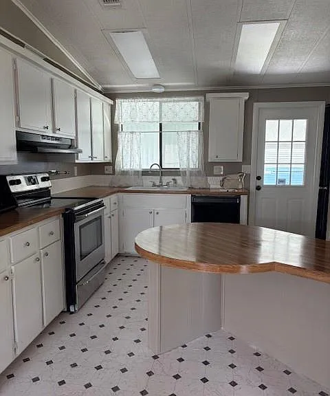 489 Swan Ln — Photo 2