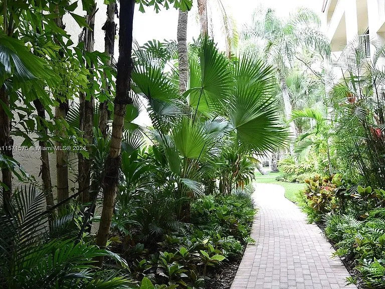 9301 SW 92nd Ave #C000 — Photo 7