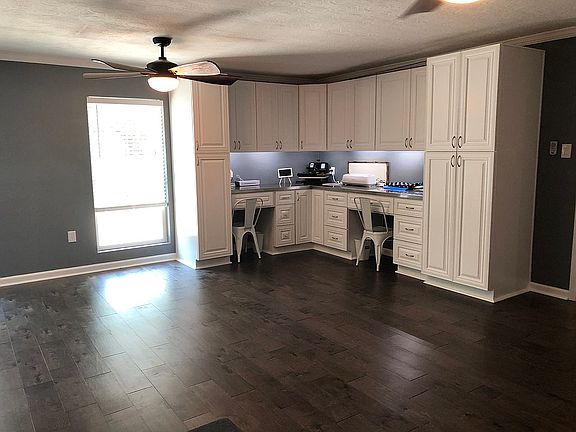 Bonus Room w/Built Ins