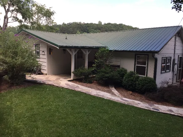 1620 W Lakeshore Dr, Landrum, SC 29356
