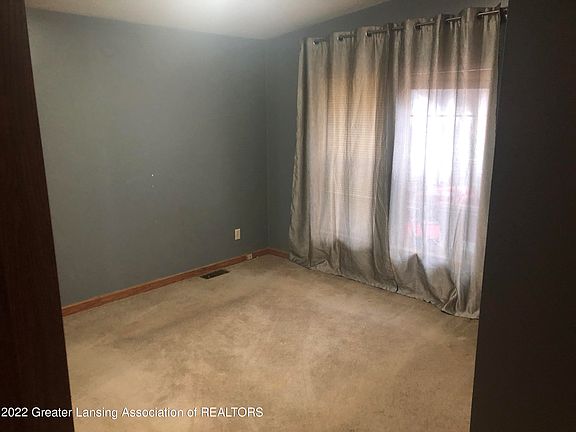 4th image of 535 Samantha Ave