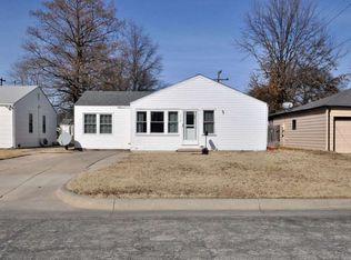 5732 Castle Dr, Wichita, KS 67218
