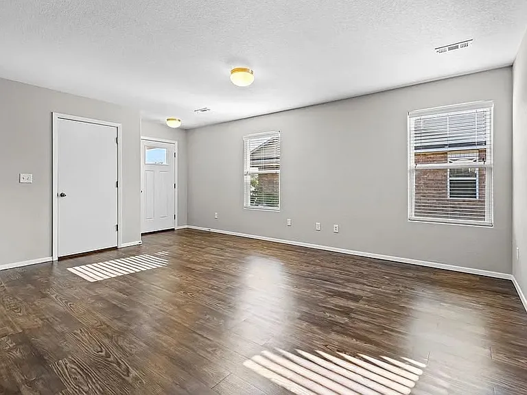 264 E Anabranch Ct — Photo 9