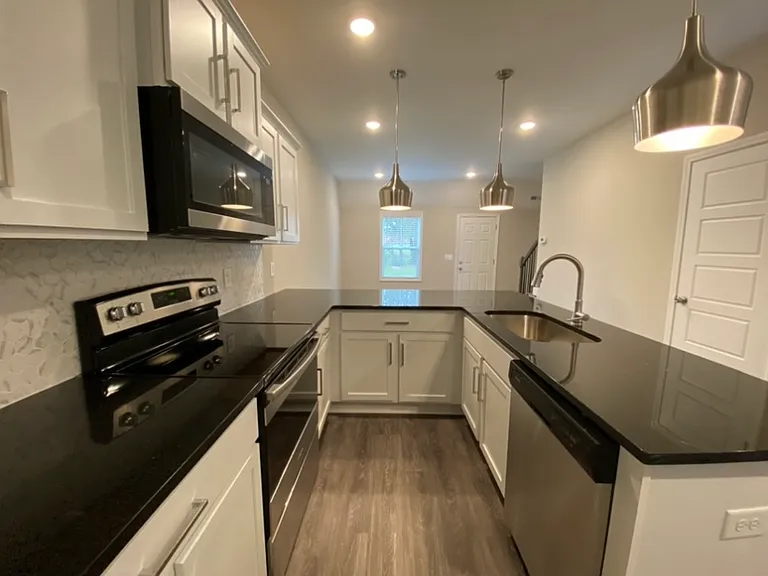 1032 Glenkirk Dr — Photo 5