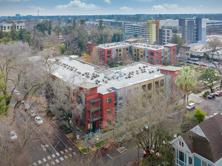 Fremont Mews — Photo 15