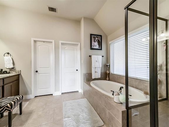 3rd image of 4015 Duccio River Way