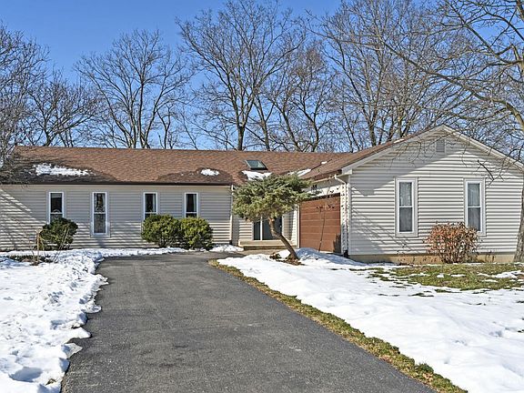 4th image of 7597 Whitehall Cir W