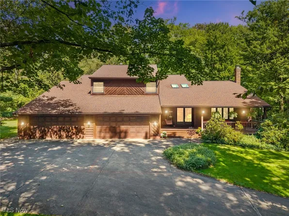 16400 Misty Lake Gln, Chagrin Falls, OH 44023
