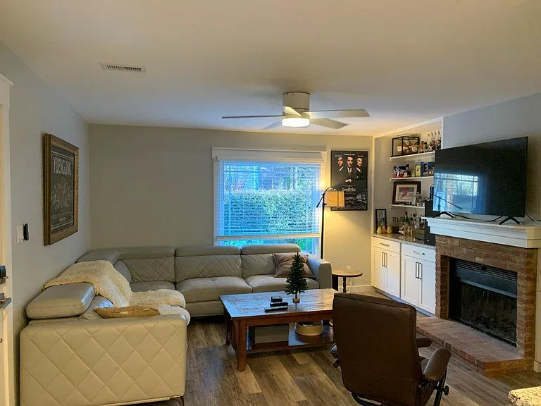 Living Room / Picture Window