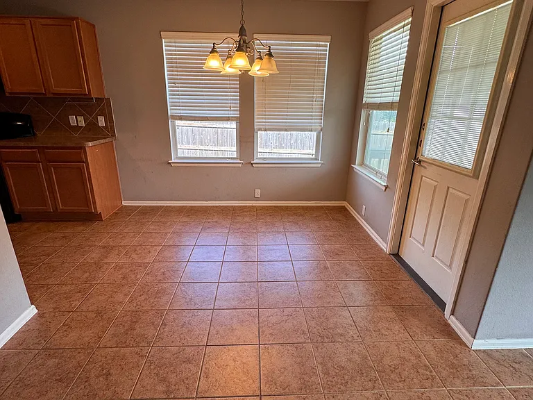 615 Kingfisher Ln — Photo 9