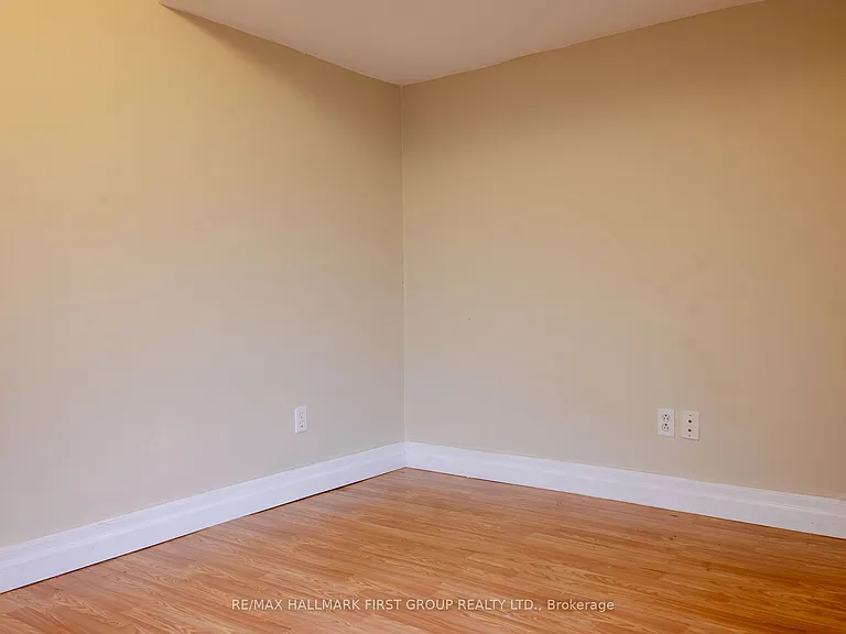 1702 Greenvale Cres — Photo 5