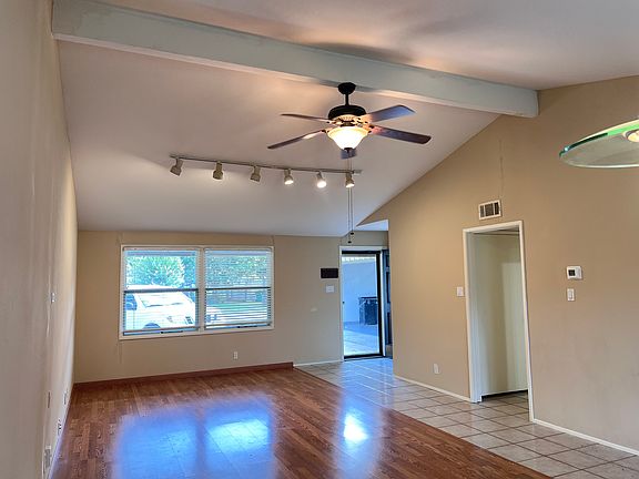 3rd image of 811 Sherbrook Dr
