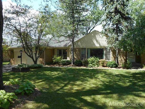 5th image of 16150 Fairview Cres