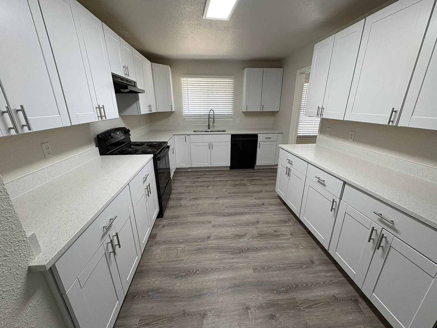 2 bed, 920 sqft, $1,950 — Photo 3