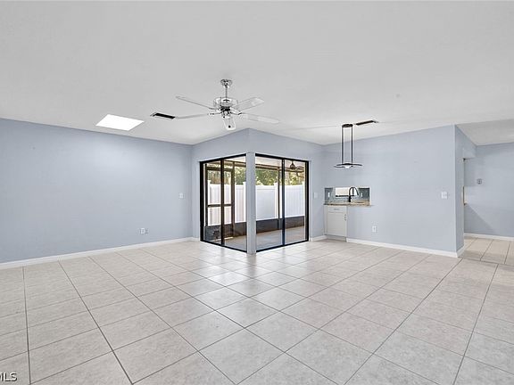 5th image of 1423 SW Courtyards Ter APT 70