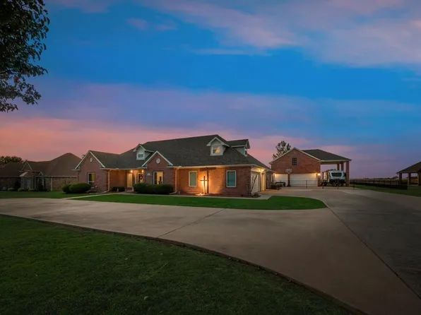 1849 W Alamosa Dr, Terrell, TX 75160