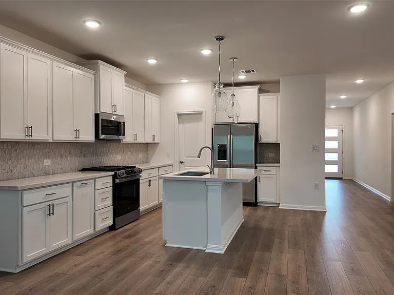 1812 Lorant Ln — Photo 7