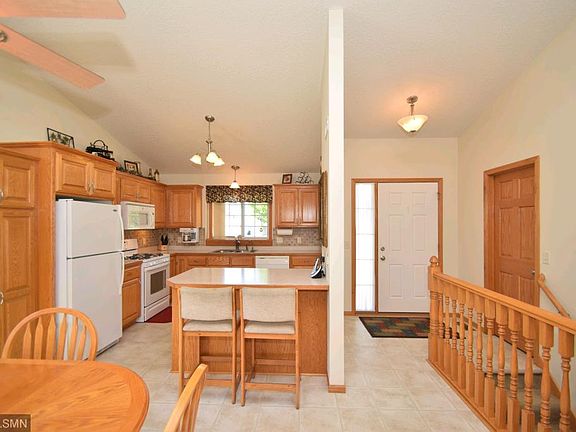 4th image of 23557 Crocus St NW