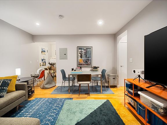 4th image of 60 E 9th St APT 208