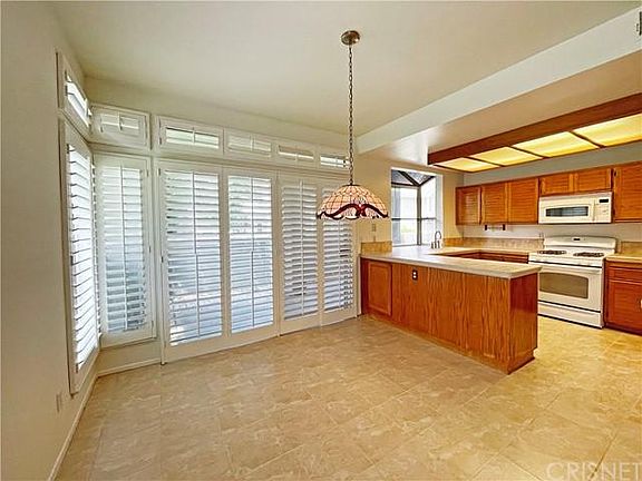3rd image of 26125 McBean Pkwy Unit 33
