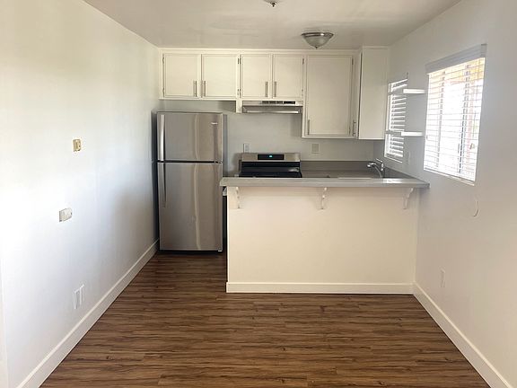 4th image of 2226 Lewis Ave #8