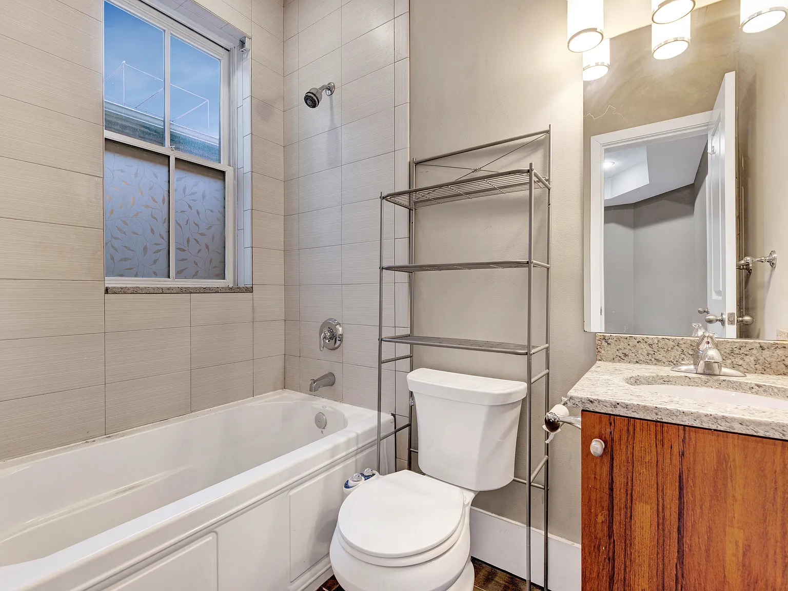 4 bed, 2450 sqft, $1,325 — Photo 3