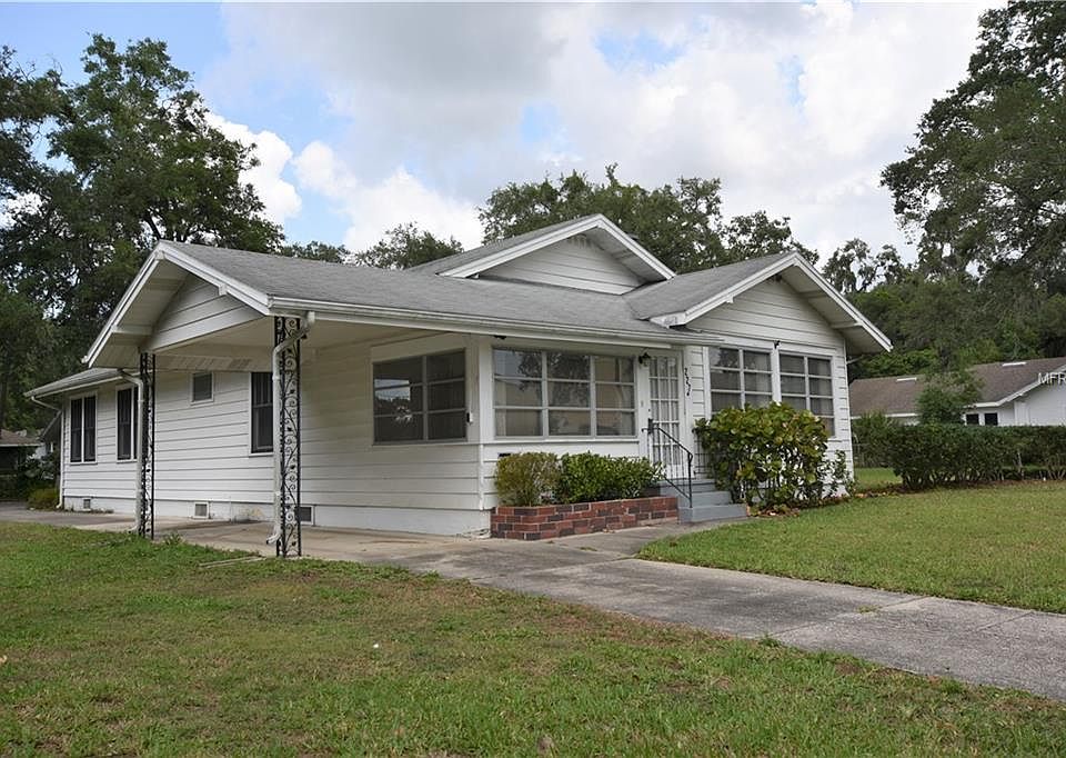 1st image of 227 W Oak Dr