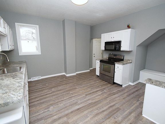 2nd image of 2141 W 4th St