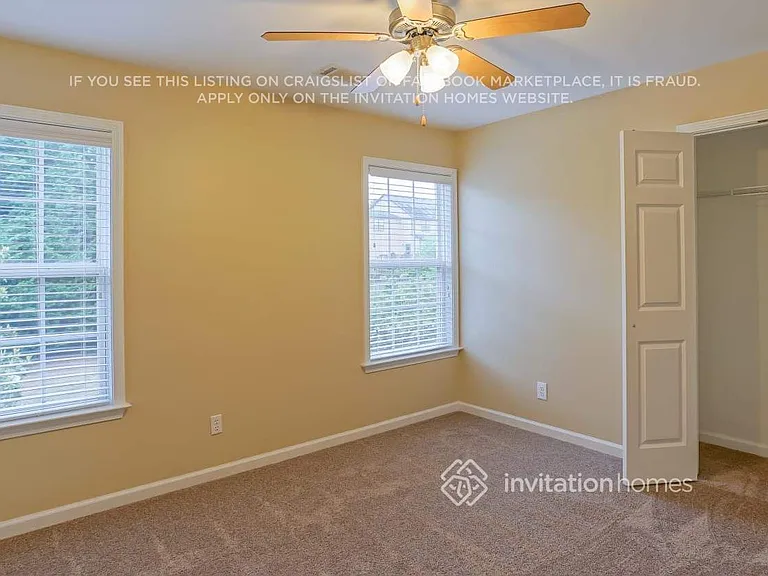 940 Island Bluff Ln — Photo 7