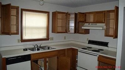 5th image of 61 Chaplen Dr