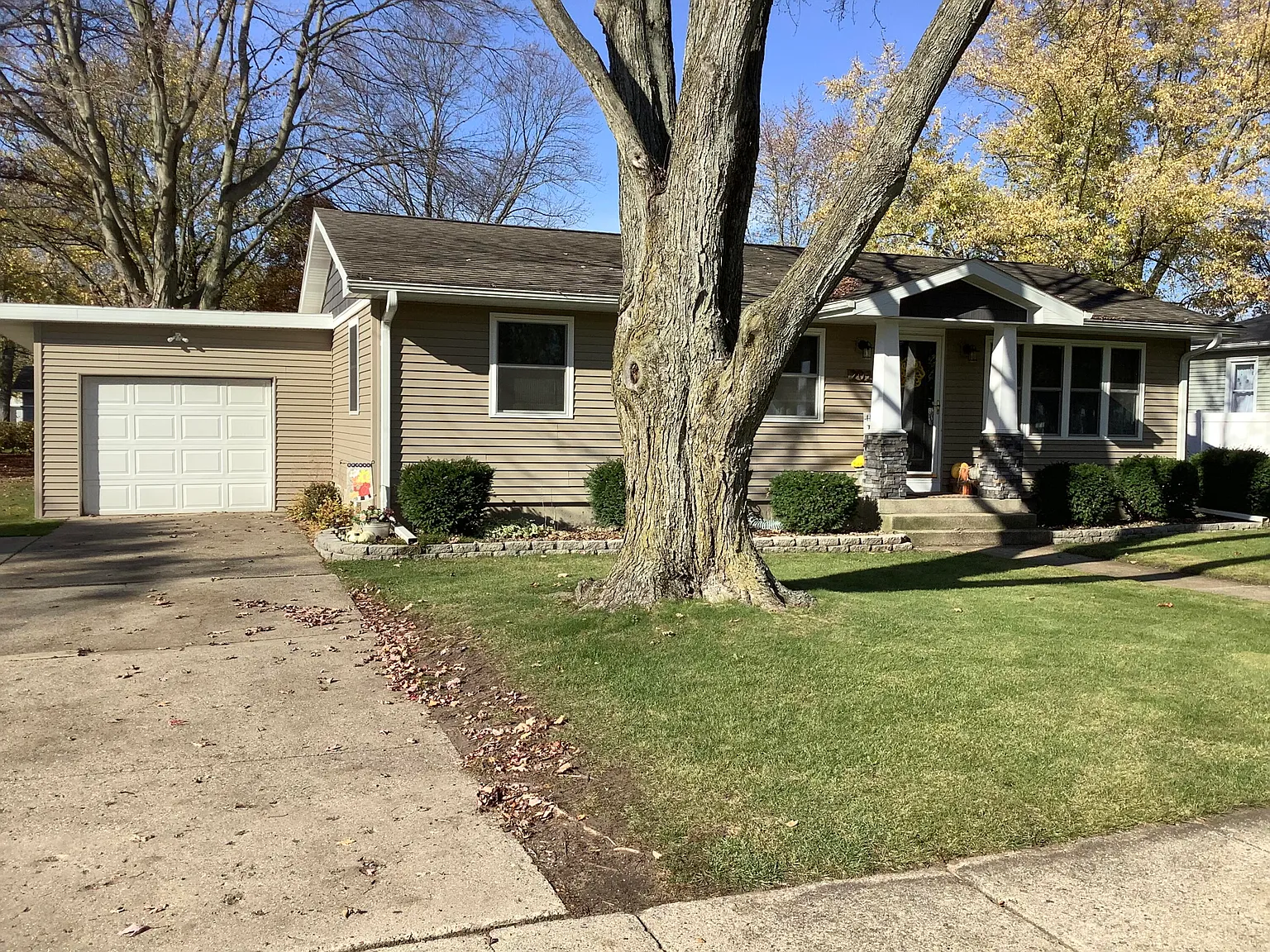 202 S Athletic St photo 1