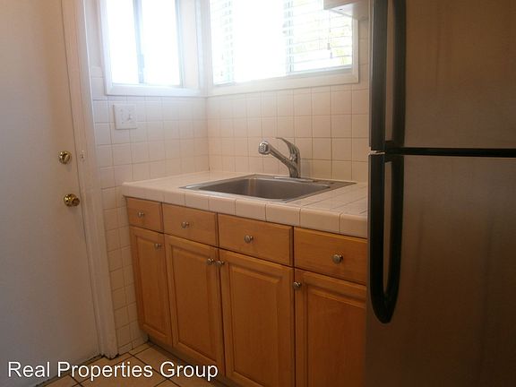 2nd image of 3029 Hugo St