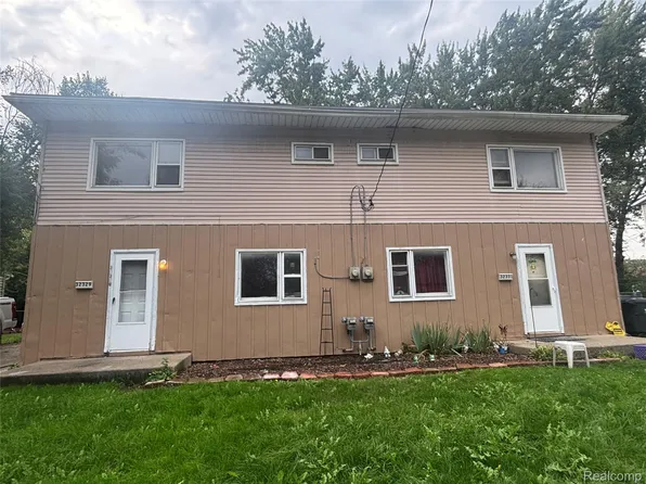 32329 Kalamazoo St, Westland, MI 48186
