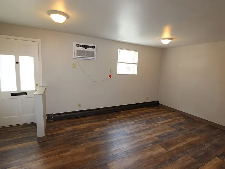 2522 Columbia Ave — Photo 3