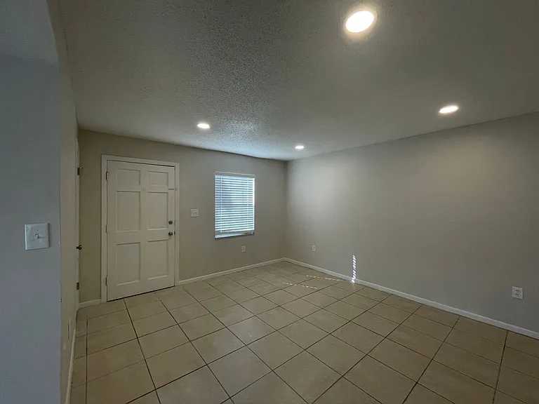 1223 Pamela St — Photo 23