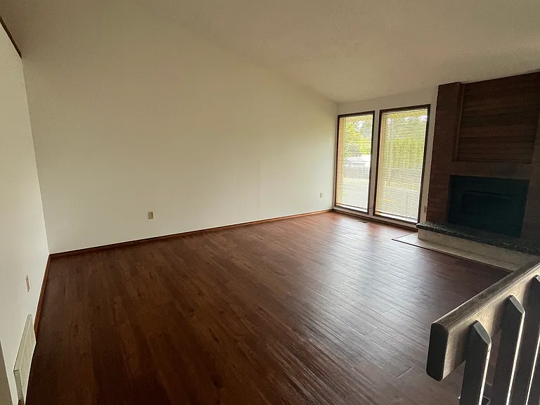 9711 N Indian Trail Rd — Photo 28