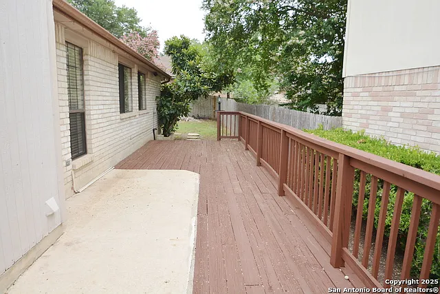 1011 Hedgestone Dr — Photo 16