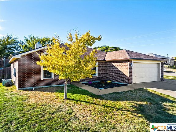 3rd image of 1324 Dixon Cir
