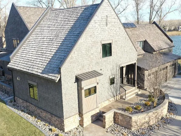 864 E Sawgrass Trl, Dakota Dunes, SD 57049