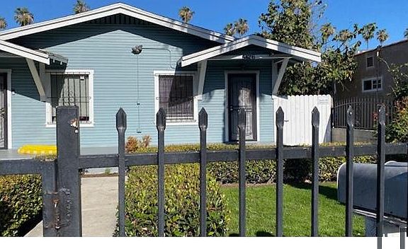 3rd image of 5426 S Van Ness Ave